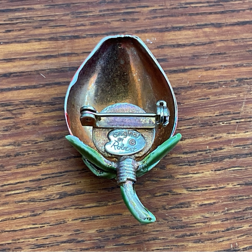VINTAGE ORIGINAL BY ROBERT ENAMEL STRAWBERRY FRUIT BROOCH - Picture 6 of 9